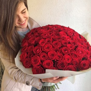 Букет 101 красная роза 60 см в пленке